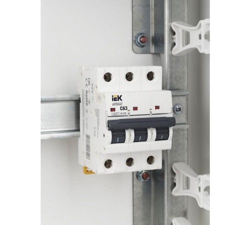 Выключатель автоматический трехполюсный M10N 3P C 63А 10кА ARMAT  AR-M10N-3-C063  IEK