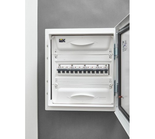 Выключатель автоматический трехполюсный M10N 3P C 63А 10кА ARMAT  AR-M10N-3-C063  IEK