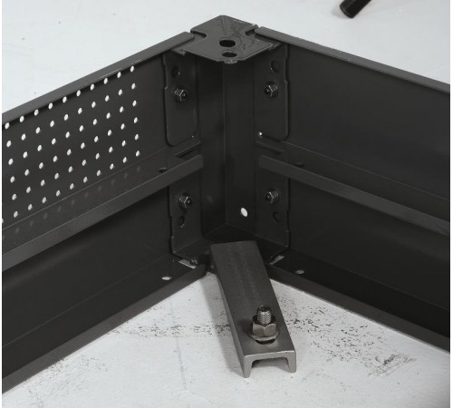 Набор из 4 фиксаторов цоколя к полу - для шкафов Altis  034549  Legrand