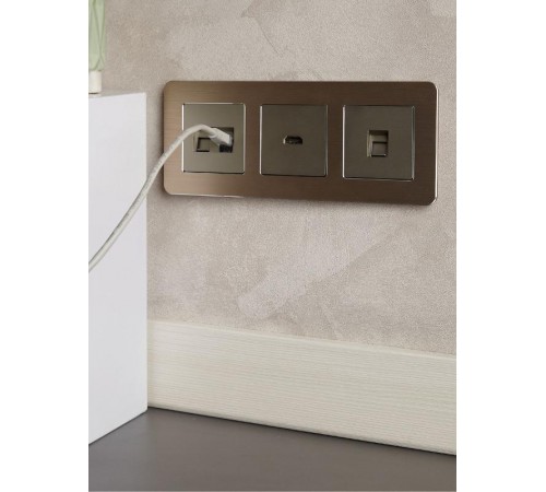 BRITE Рамка 3-ая РУ-3-1-Бр металл шампань RE AL  BR-M32-M-21-K37  IEK