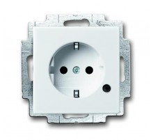 Розетка SCHUKO 16А 250В c шторками, c индикацией LED, Future/Axcent/Carat/Династия, альп. белый  2CKA002013A5286  ABB