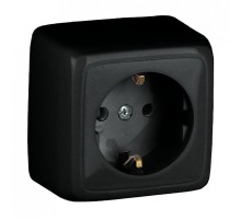 Розетка открытой установки, одноместная, с заземляющим контактом, с изолирующй пластиной, цвет черный  РА16-113-08  HEGEL
