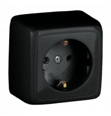 Розетка открытой установки, одноместная, с заземляющим контактом, с изолирующй пластиной, цвет черный  РА16-113-08  HEGEL