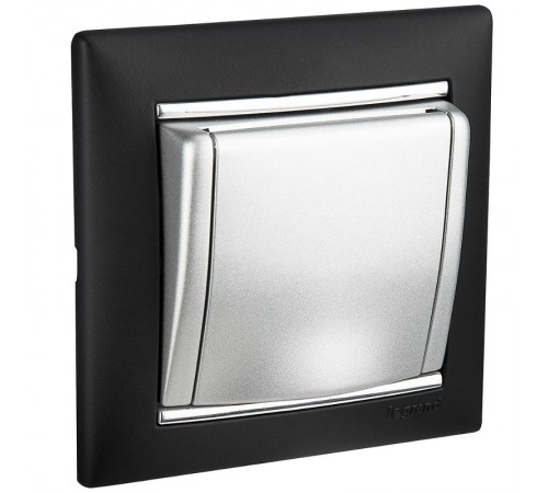 Valena Алюминий Розетка 1-ая с/з с крышкой  770122  Legrand