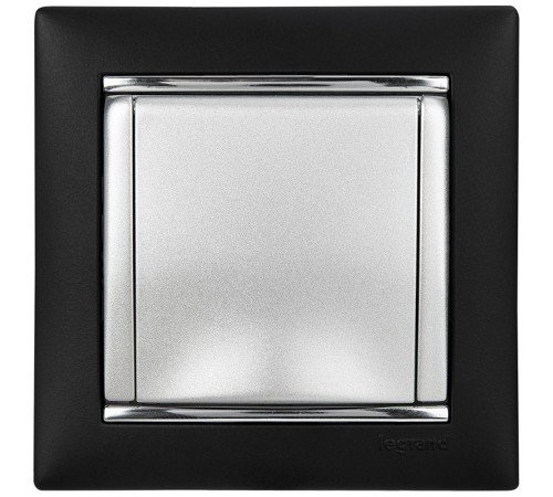 Valena Алюминий Розетка 1-ая с/з с крышкой  770122  Legrand