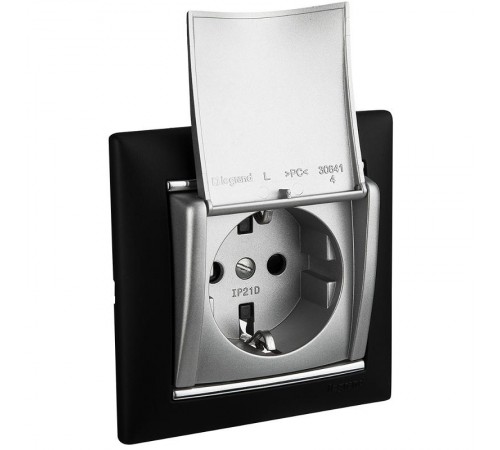 Valena Алюминий Розетка 1-ая с/з с крышкой  770122  Legrand