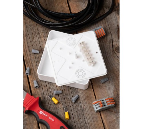 Коробка распределительная КМР-030-032кг наружная (100х100х25) белая с клеммником EKF PROxima  plc-kmr-030-032kg  EKF