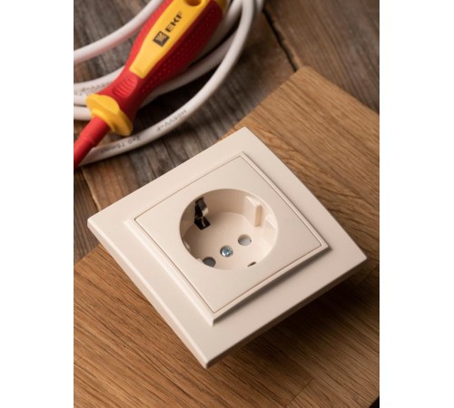 Розетка 1-мест. СП с/з 16А бежевый с защ. штор. Минск EKFERR16-028-200EKF