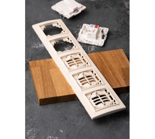 Рамка 5-местная горизонтальная бежевый Минск EKFERM-G-305-20EKF