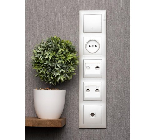 Валенсия Рамка 5-местная жемчуг  EWM-G-305-50  EKF