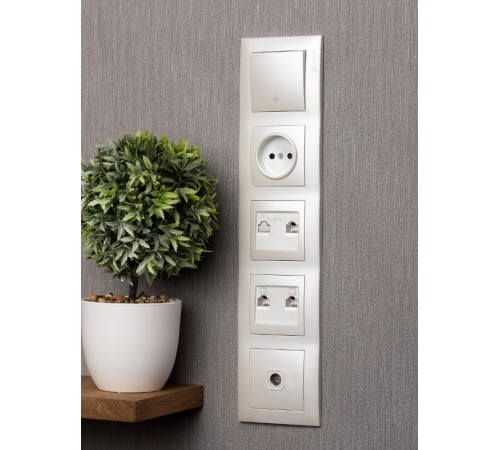 Валенсия Рамка 5-местная жемчуг  EWM-G-305-50  EKF