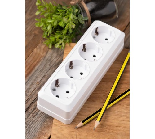 Рим Розетка 4-местная 16А с заземлением белая EKF  ENR16-328-10  EKF