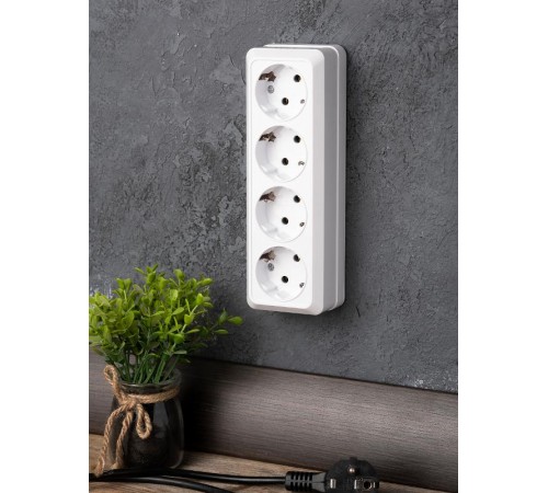 Рим Розетка 4-местная 16А с заземлением белая EKF  ENR16-328-10  EKF