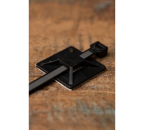 Площадка самоклеящаяся (40х40мм.) черная (100шт.)  plc-40x40-b  EKF