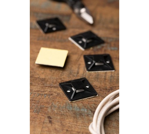 Площадка самоклеящаяся (40х40мм.) черная (100шт.)  plc-40x40-b  EKF