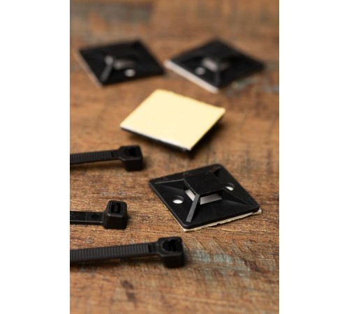 Площадка самоклеящаяся (40х40мм.) черная (100шт.)  plc-40x40-b  EKF