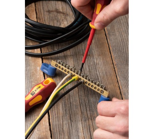 Шина "0" N (6х9мм) 16 отверстий латунь 2 синих угловых изолятора EKF PROxima  sn0-2-63-16  EKF