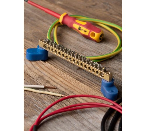 Шина "0" N (6х9мм) 16 отверстий латунь 2 синих угловых изолятора EKF PROxima  sn0-2-63-16  EKF