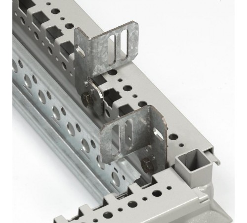 Крепление для вертикальных стоек - для шкафов Altis  048020  Legrand