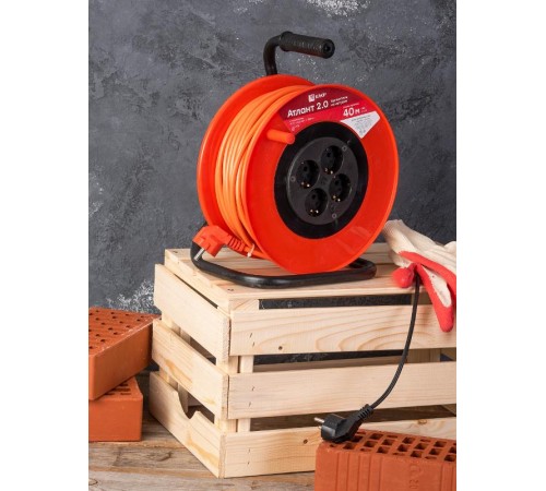 Удлинитель на катушке "Атлант 2.0" 4 гнезда 40м с заземлением  ПВС 3*1,0  10А/2,2кВт PROxima  UKA02-10-310-4-40  EKF