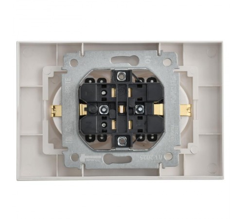 BRITE Розетка 2-местная с заземлением с защитными шторками плоская 16А в сборе РСшПл12-3-БрБ белый  BR-R28-16-K01-F-PRO  IEK