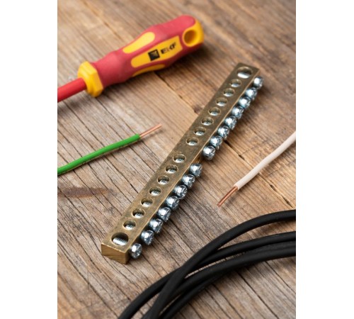 Шина PEN "ноль-земля" (8х12мм) 16 отверстий латунь крепеж по центру EKF PROxima  sn0-125-16-c  EKF