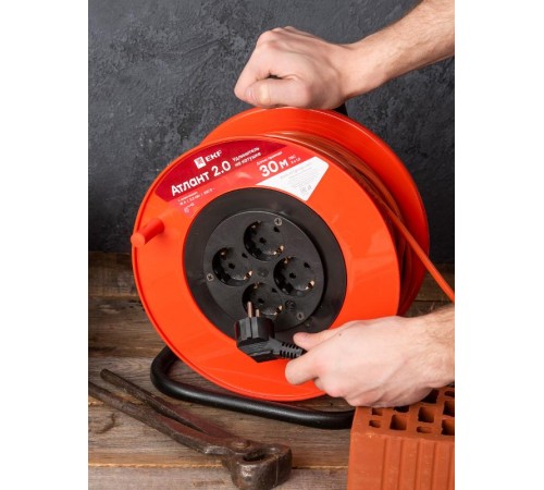 Удлинитель на катушке "Атлант 2.0" 4 гнезда 30м с заземлением  ПВС 3*1,0  10А/2,2кВт PROxima  UKA02-10-310-4-30  EKF