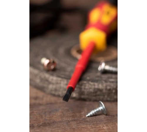 Отвертка Master SL4x100 мм 1000В EKF Basicsl-4-100-mas-inEKF