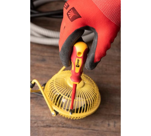 Отвертка Master SL4x100 мм 1000В EKF Basicsl-4-100-mas-inEKF