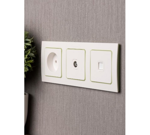 Стокгольм Рамка 3-местная белая с линией цвета зеленый PROxima  EAM-G-302-10  EKF