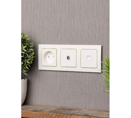 Стокгольм Рамка 3-местная белая с линией цвета зеленый PROxima  EAM-G-302-10  EKF