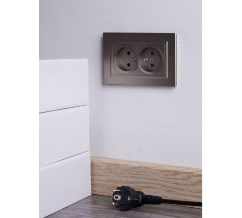 BRITE Розетка 2-ая без заземления со шторками 10А в сборе РСш12-2-БрШ шампань  BR-R23-10-K37-F  IEK