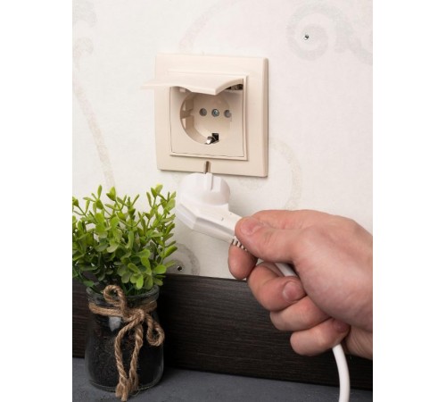 Розетка 1-местная СП с/з Минск с крышкой 16А бежевая с защ. штор. EKFERR16-029-200EKF