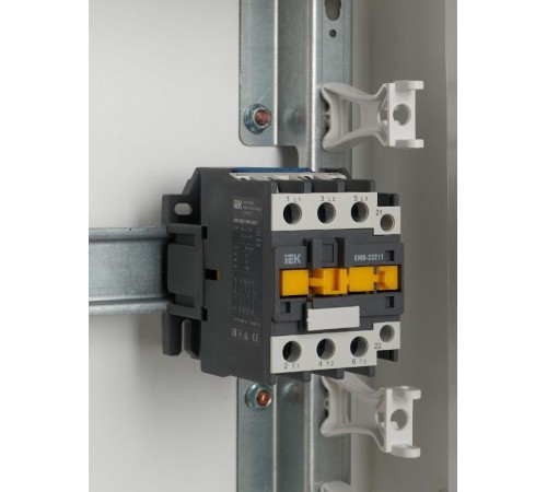 Контактор КМИ-23211 32А 230В/АС3 1НЗ   KKM21-032-230-01  IEK