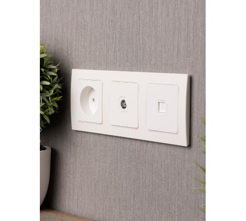 Стокгольм Рамка 3-местная белая PROxima  EZM-G-302-20  EKF