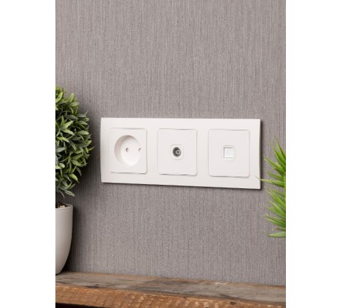 Стокгольм Рамка 3-местная белая PROxima  EZM-G-302-20  EKF