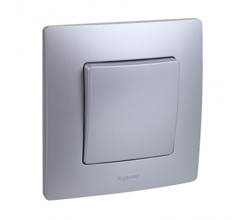 Etika Алюминий Переключатель перекрёстный 1-клавишный10АХ винтовые зажимы   672449  Legrand