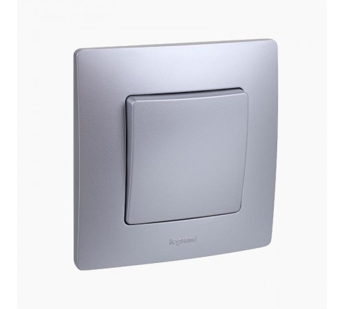 Etika Алюминий Переключатель перекрёстный 1-клавишный10АХ винтовые зажимы   672449  Legrand