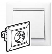 Valena Белый Розетка 1-ая с/з литая  774423  Legrand