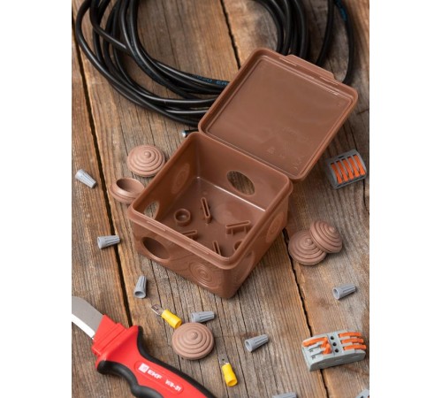 Коробка распределительная КМР-030-031 с крышкой (85х85х50) 7 мембранных вводов тёмное дерево IP54 EKF PROxima  plc-kmr-030-031-t  EKF