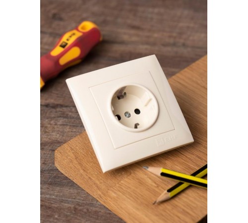 Валенсия розетка 1-местная с/з 16А кремовая с защ. штор. EKF PROxima   EWR16-028-20   EKF