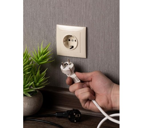 Валенсия розетка 1-местная с/з 16А кремовая с защ. штор. EKF PROxima   EWR16-028-20   EKF