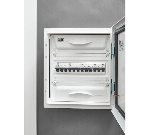 Выключатель автоматический трехполюсный M06N 3P D 3А 6кА ARMAT  AR-M06N-3-D003  IEK