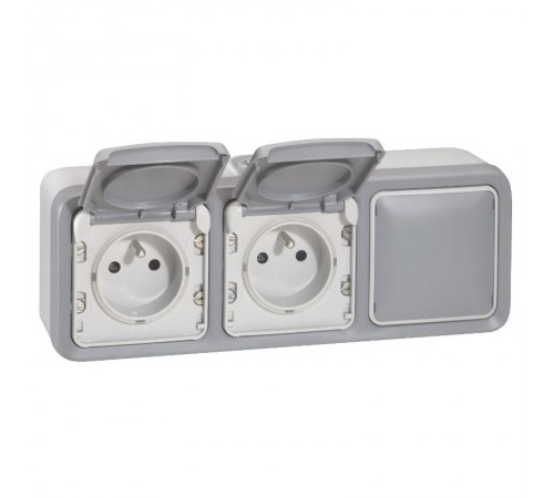 Plexo Серый Коробка 3-ая для наружного монтажа горизонтальная IP55  069680  Legrand