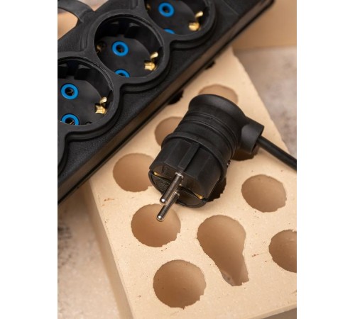 Вилка угловая каучуковая 230В 2P+PE 16A IP44 EKF PRO   RPS-017-16-230-44-r   EKF