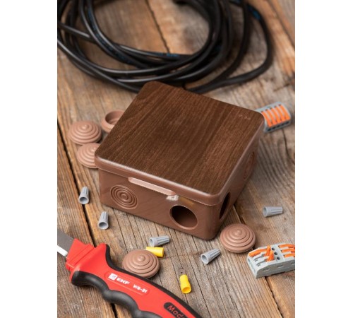 Коробка распределительная КМР-030-014 с крышкой (105х105х50), 8 мембранных вводов тёмное дерево IP54 EKF PROxima  plc-kmr-030-014-t  EKF