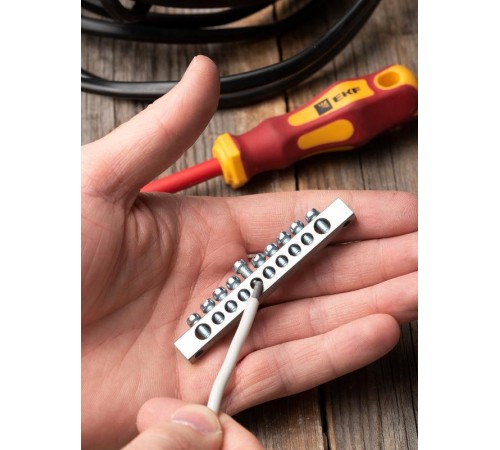 Шина PEN "ноль-земля" (6x9мм) 10 отв. цинк крепеж по краям  sn1-63-10-k  EKF