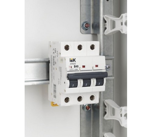 Выключатель автоматический трехполюсный M06N 3P B 40А 6кА ARMAT  AR-M06N-3-B040  IEK