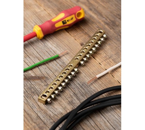 Шина PEN "ноль-земля" (6х9мм) 18 отверстий латунь крепеж по центру EKF PROxima  sn0-63-18  EKF