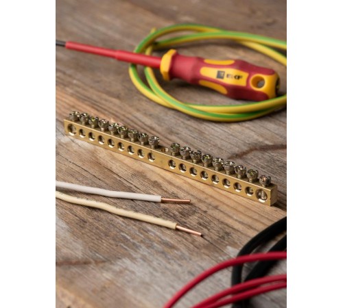 Шина PEN "ноль-земля" (6х9мм) 18 отверстий латунь крепеж по центру EKF PROxima  sn0-63-18  EKF